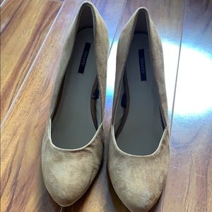 Brown/camel suede pumps